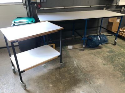 2 tables dessertes d'atelier à roulettes - Photo 1