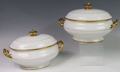 PARIS XIXe Paire de soupières en porcelaine de forme oblongu…