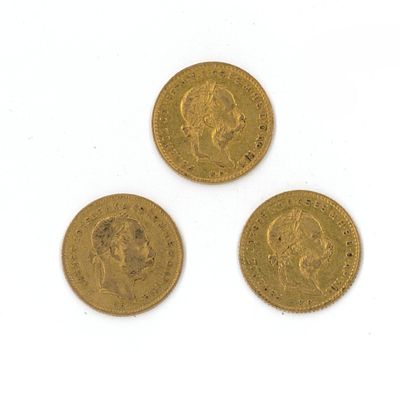 three gold sovereigns, one of which has a head of a woman and one of which is a man
