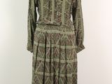 une image d'une robe de femme sur un mannequin