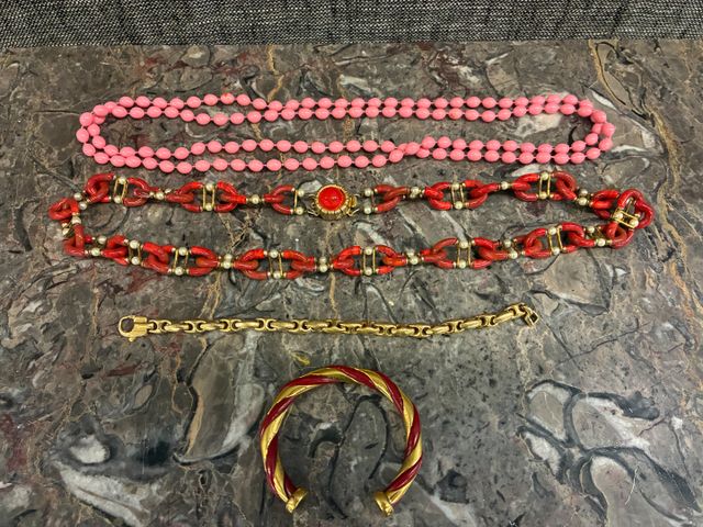 Lot de 2 colliers et 2 bracelets fantaisie 