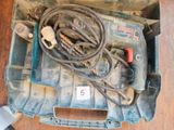 une boîte à outils contenant tout un tas d'outils