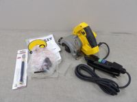 DeWalt Outillage : coupe-carrelage 110 mm; 1300W, pour coupe…