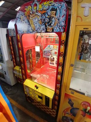 une machine qui se trouve à l'intérieur d'un bâtiment