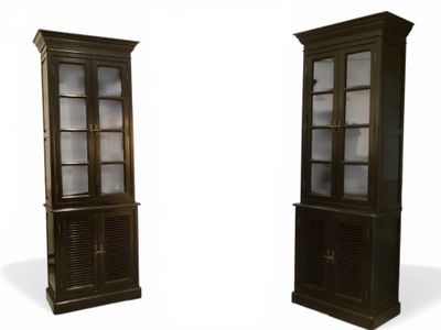 Travail moderne Paire de vitrines deux corps en bois noirci …