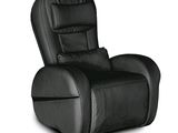 Le fauteuil inclinable est en cuir noir et dispose d'une fonction d'inclinaison