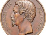 une image représentant une médaille de bronze sur laquelle figure le visage d'un homme