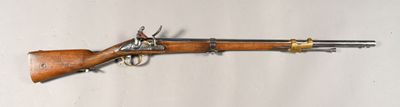 un vieux pistolet avec un canon en bois et une poignée en métal