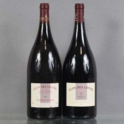 deux bouteilles de vin rouge posées sur une table