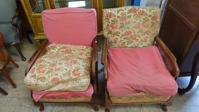 Une paire de fauteuils