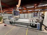 une image d'une machine installée dans une usine
