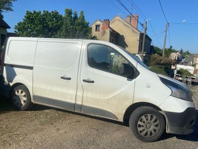 RENAULT TRAFIC Immatriculation : EY-325-TP