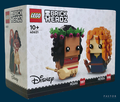 une boîte contenant une figurine Lego représentant un homme et une femme