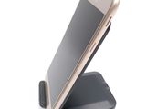 a cell phone that is sitting on top of a stand