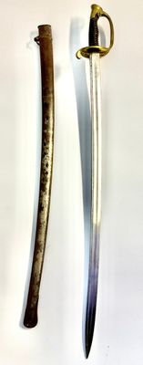 Sabre d’officier avec fourreau, lame courbe longueur 77 cm.