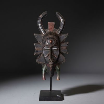 CÔTE D'IVOIRE Masque KPELLIÉ SENOUFO en bois à patine noire … - Photo 1