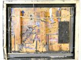une photo d'une photo d'une fenêtre recouverte de graffitis