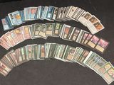 beaucoup de cartes sur la table