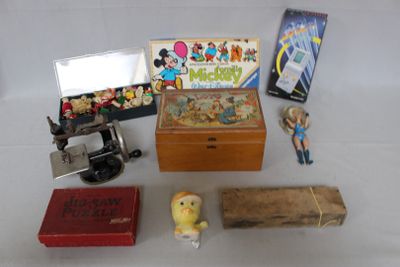 many items that are sitting on a table together