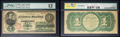 Deux types différents de billets de banque sont exposés dans une vitrine.