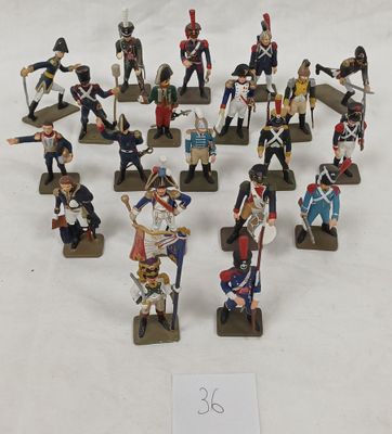 beaucoup de petits soldats en plastique posés sur une table