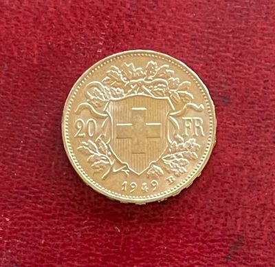 une pièce d'or ornée d'un blason
