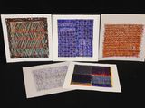 quatre cartes aux motifs différents posées sur un fond noir