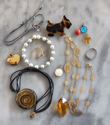 Ensemble de bijoux fantaisie. F 95
