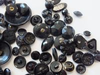 Lot de boutons en jais, verre et divers, majoritairement de … (photo 4)