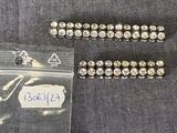 une photo d'une paire de bracelets et d'un sachet de perles