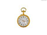 une montre de poche en or avec des chiffres romains sur le cadran