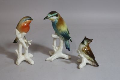 three figurines of birds sitting on top of each other