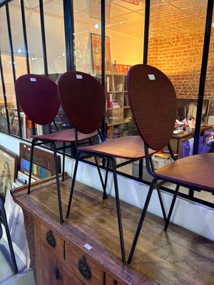 three chairs sitting on top of a dresser in a room