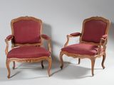paire de fauteuils de style Louis XV avec revêtement rouge, revêtement rouge, revêtement rouge, revêtement rouge, revêtement rouge, revêtement rouge, revêtement rouge, revêtement rouge, revêtement