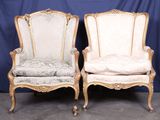 paire de chaises anciennes de style français avec coussins rembourrés