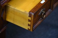 Bureau à cylindre en merisier reposant sur quatre pieds en g… (photo 4)