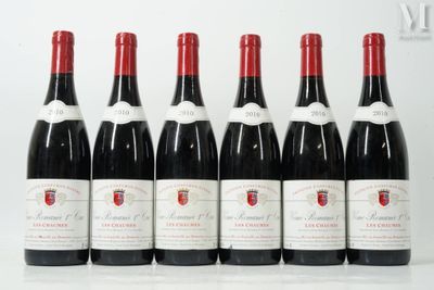 six bouteilles de vin rouge alignées