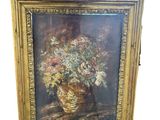 une photo d'un tableau de fleurs dans un cadre doré