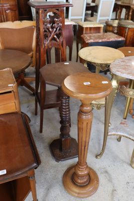 many chairs and tables that are sitting in a room