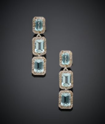 une paire de boucles d'oreilles en aigue-marine et diamants