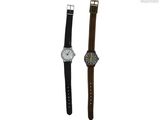 Deux montres sont représentées côte à côte sur un fond blanc.