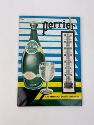 une image représentant un thermomètre à côté d'une bouteille de bière