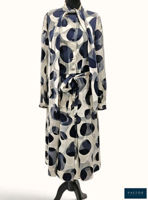 une image d'une robe sur un mannequin mannequin mannequin mannequin mannequin mannequin mannequin mannequin mann