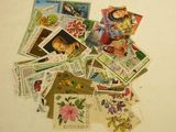 une pile de timbres accrochée au mur d'une salle de bains