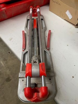 Ensemble d'outillages divers comprenant