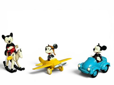 trois figurines de mickey mouse, pluto pluto pluto pluto pluto pluto pluto pluto pluto pluto pluto pluto pluto pluto