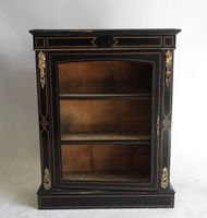 Petit meuble d'appui et d'entre-deux en bois laqué noir et m…