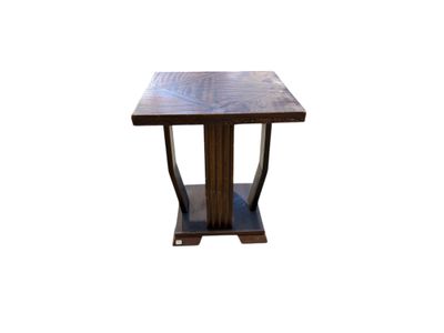 Un guéridon à plateau carré en bois de placage de style Art …