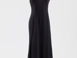 une robe noire sur un mannequin mannequin mannequin mannequin mannequin mann