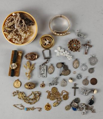 many different types of jewelry on the table